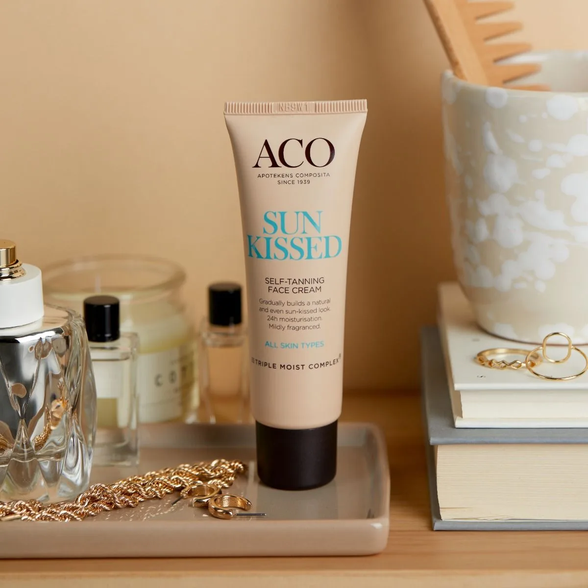 ACO Sunkissed Self-Tanning Face Cream Parfymerad Brun Utan Sol 50 ml