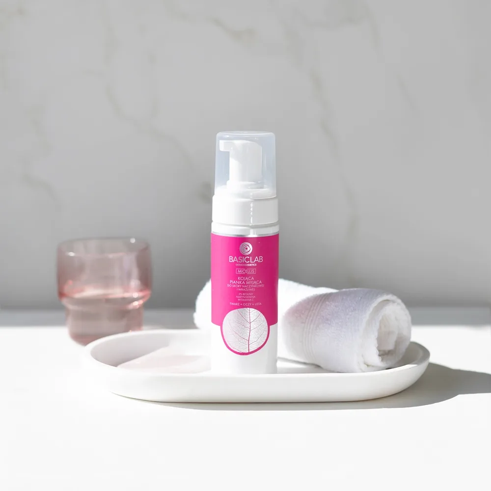 BasicLab Dermocosmetics Micellis Milt rengörande skum För känslig och rodnad hud 150 ml