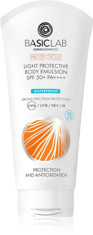 BasicLab Dermocosmetics Protecticus Fugtgivende krops- og ansigtsemulsion SPF 50+ Vandfast 300 ml