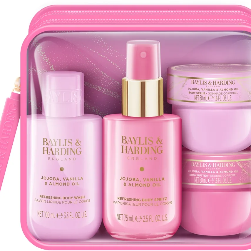 Baylis & Harding Jojoba, Vanilla & Almond Oil Geschenkset unterwegs