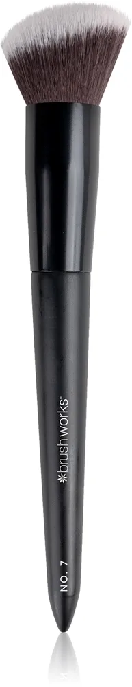 Brushworks Angled Blush Brush Vinklet blusher-børste type NO. 7 1 stk.