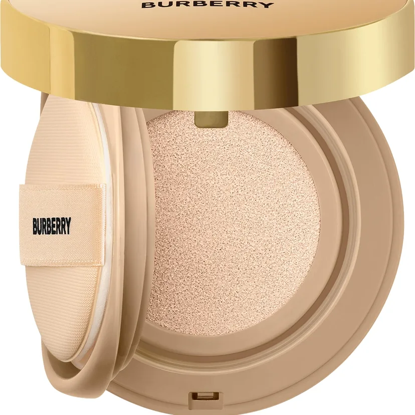 Burberry Beyond Wear Perfecting Matte Cushion pitkäkestoinen cushion-meikkivoide SPF 15 sävy Fair Cool 10 14 g
