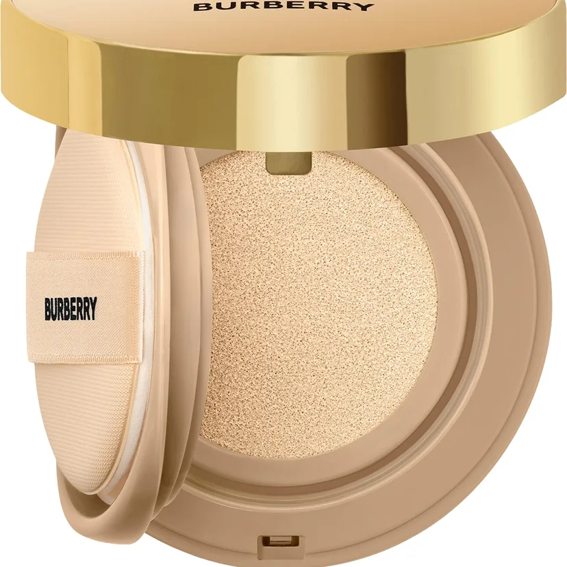 Burberry Beyond Wear Perfecting Matte Cushion pitkäkestoinen cushion-meikkivoide SPF 15 sävy Fair Warm 10 14 g