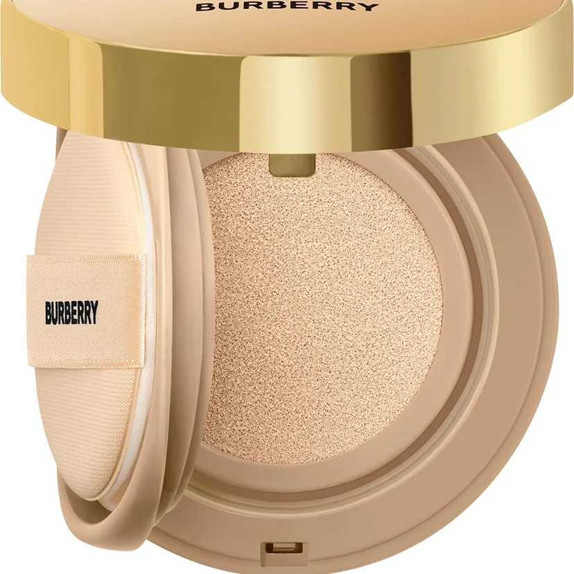 Burberry Beyond Wear Perfecting Matte Cushion pitkäkestoinen cushion-meikkivoide SPF 15 sävy Light Neutral 30 14 g
