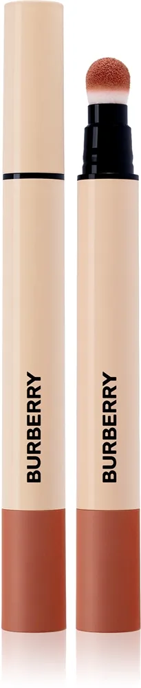 Burberry Brit Matte Veil kosteuttava nestemäinen mattahuulipuna sävy English Oak 652 3 ml