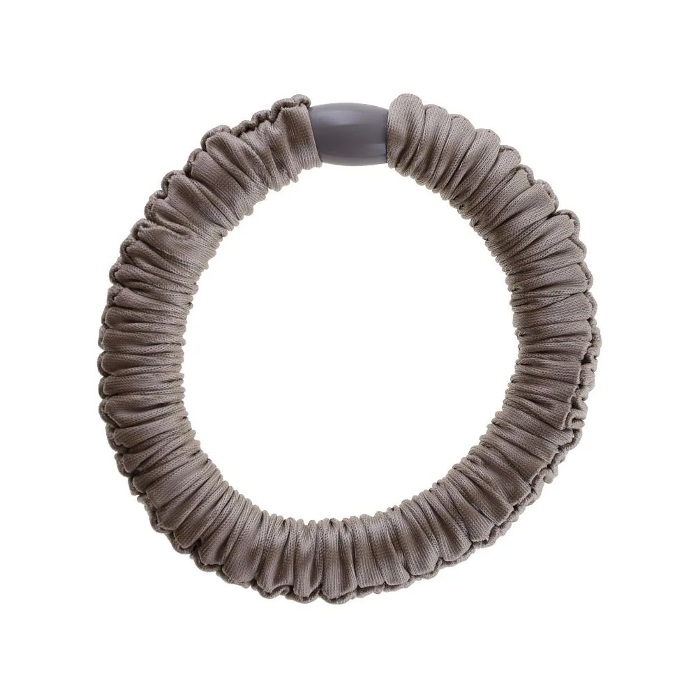 By Stær Elja Hårelastik - Satin Khaki - 1 stk.