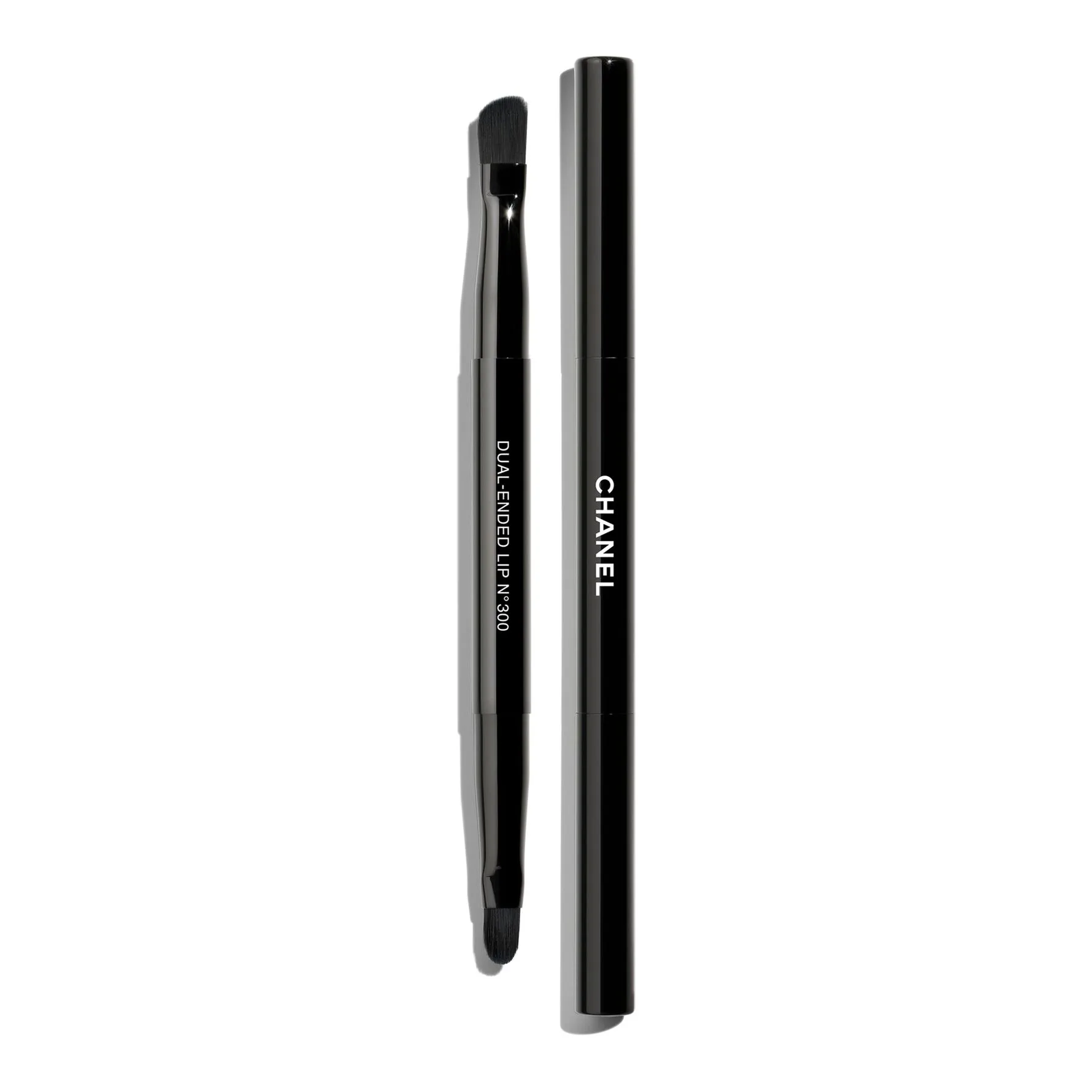 DUAL-ENDED LIP BRUSH N°300 DUAL-TIP LIP BRUSH