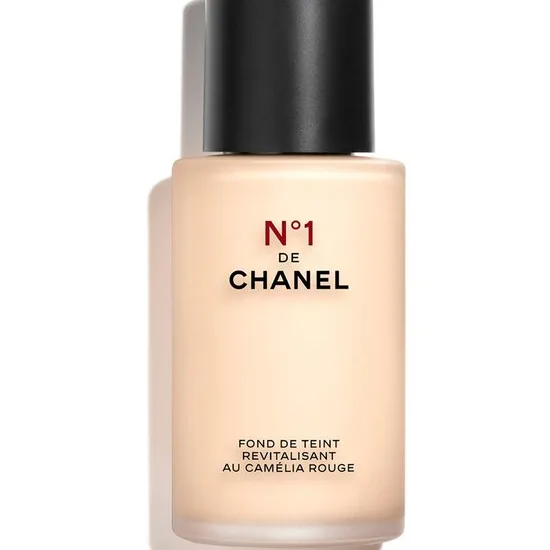 N°1 DE CHANEL REVITALIZING FOUNDATION ILLUMINATES - HYDRATES - PROTECTS