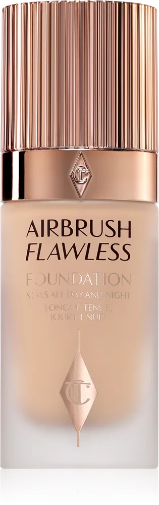 Charlotte Tilbury Airbrush Flawless erittäin peittävä meikkivoide antaa mattavaikutelman sävy 4 Neutral 30 ml
