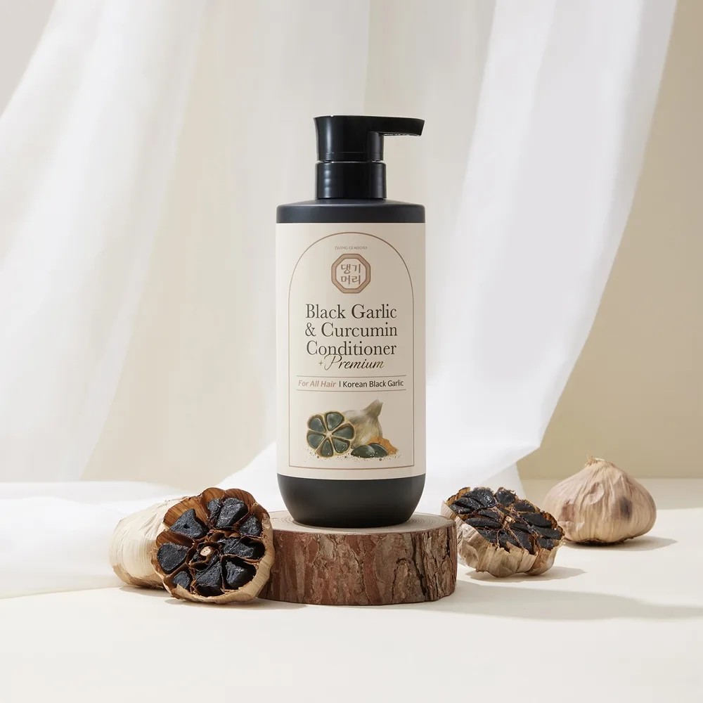 DAENG GI MEO RI Black Garlic & Curcumin Treatment hoitava hoitoaine hiuksia tuuheuttava ja katkeilulta suojaava 500 ml