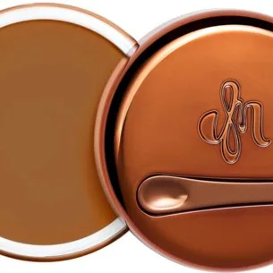 Danessa Myricks Beauty Yummy Skin Blurring Balm Powder Kompaktpuder