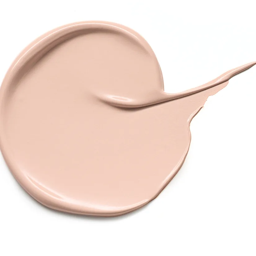 essence CAMOUFLAGE+ MATTE Flytande concealer med matt effekt Skugga 80 8 ml
