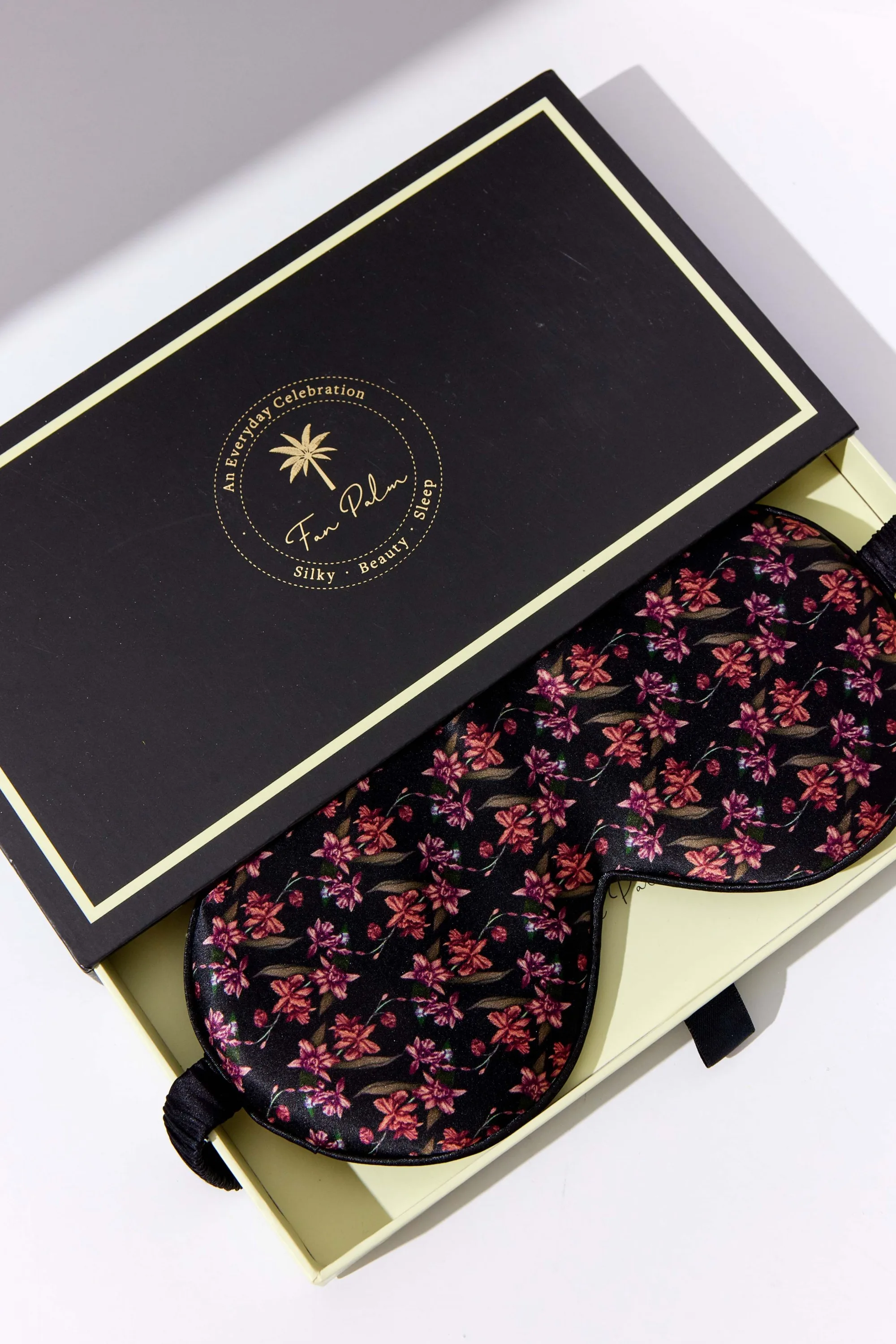 Fan Palm Eye Mask Flawless Black 100% mulberry silk