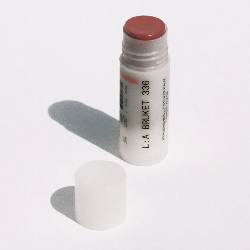 L:A Bruket - Pflegender Lippen- & Wangenbalsam Pink Currant Berry, 14g