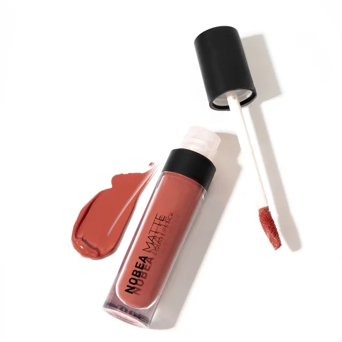 NOBEA Day-to-Day Matte Liquid Lipstick nestemäinen mattahuulipuna sävy Rosewood #M03 7 ml