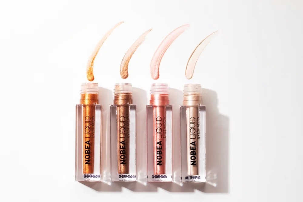 NOBEA Metal Liquid Eyeshadow Flytande ögonskugga Skugga Rosegold #E02 4 ml
