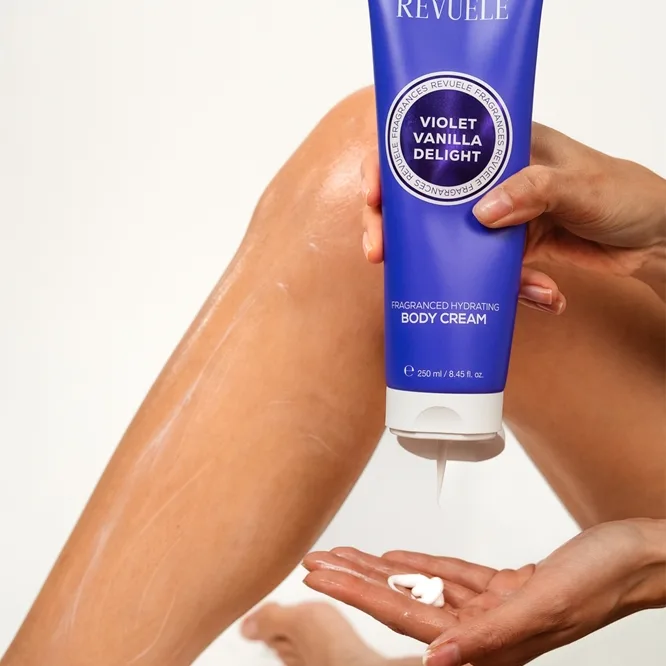 Revuele Violet Vanilla Delight Fragranced Hydrating Body Cream Fuktgivande kroppskräm för Kvinnor 250 ml