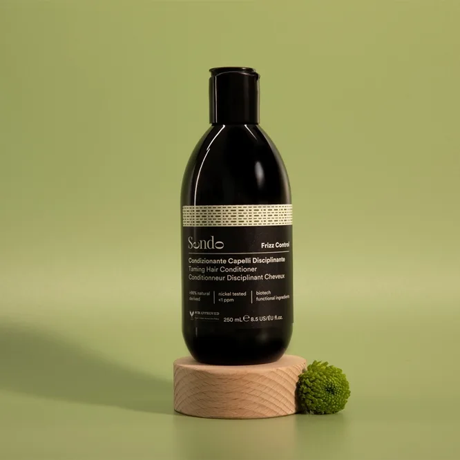 Sendo Frizz Contol Taming Hair Conditioner Mjukgörande balsam För ostyrigt och krulligt hår 250 ml