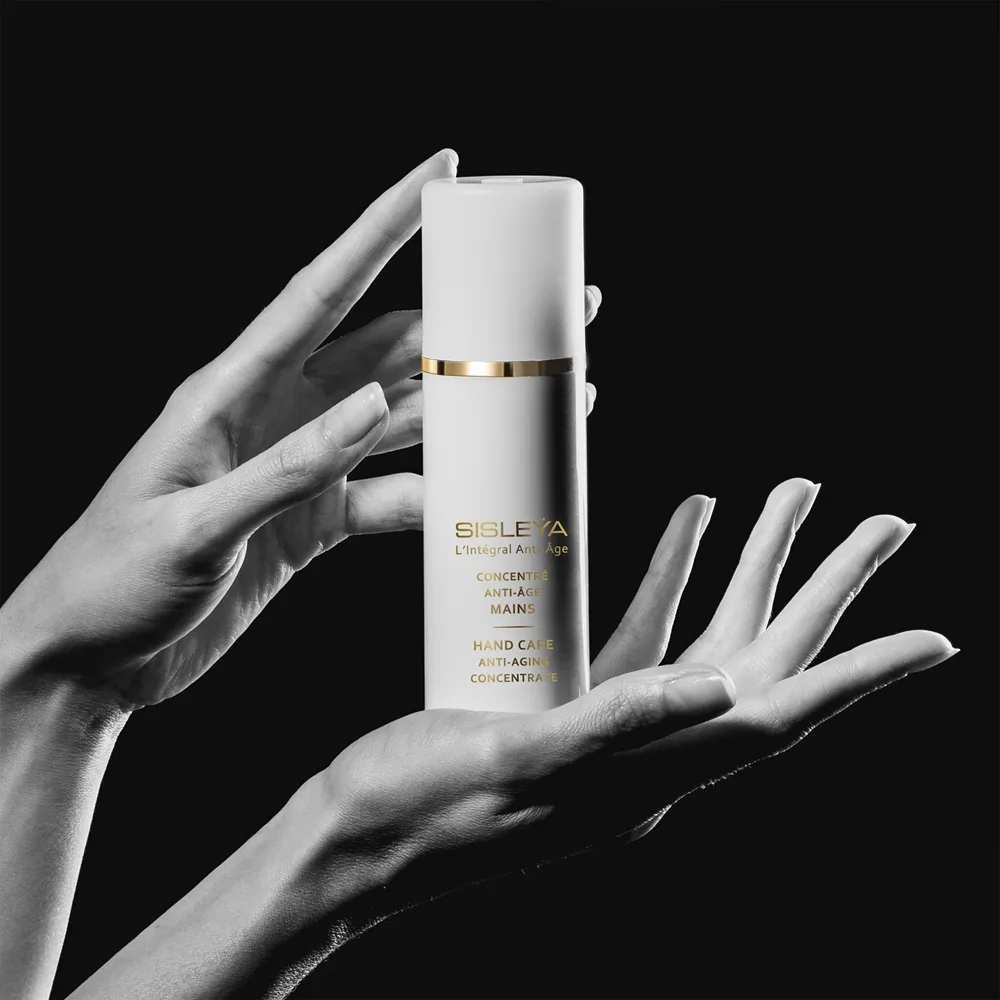 Sisley Sisleÿa L'Integral Anti-Aging Concentrate Hand Care Föryngrande handkräm mot åldersfläckar SPF 30 75 ml