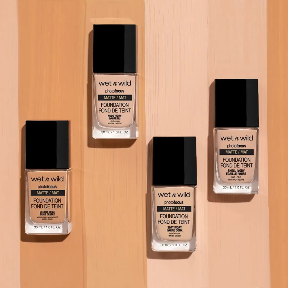 Wet n Wild PhotoFocus Mattifierande flytande foundation Skugga Soft Beige 30 ml