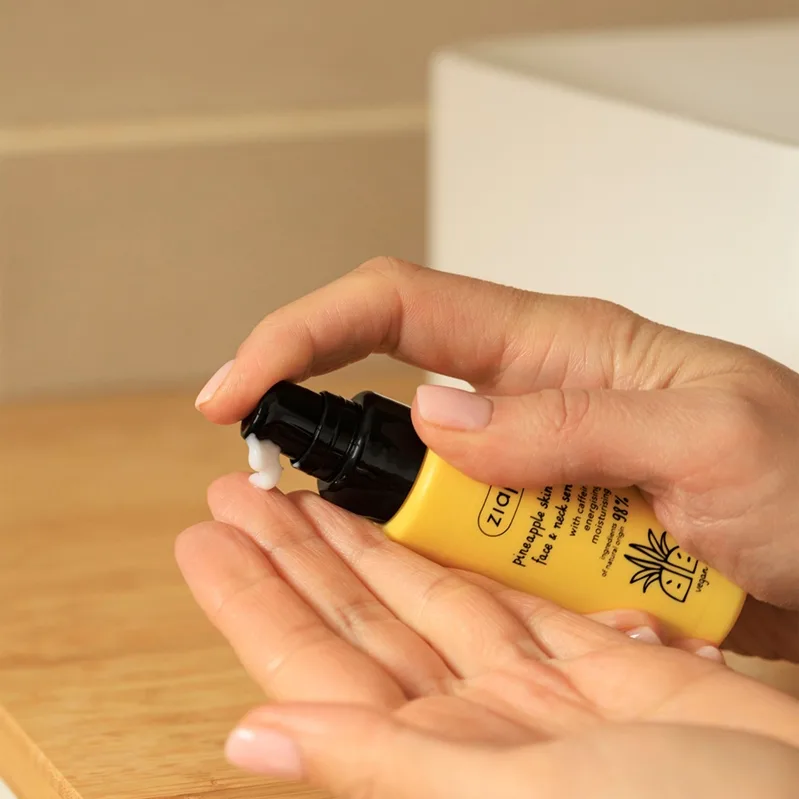 Ziaja Pineapple Energigivende serum til ansigt og hals 50 ml